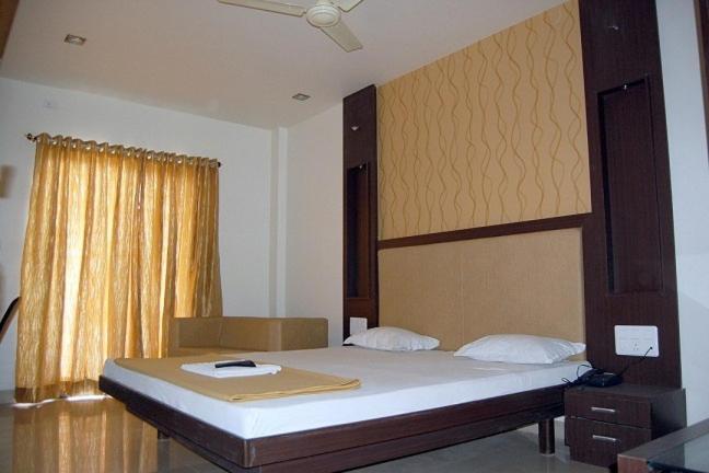 Hotel Sangram Palace Shirur 외부 사진