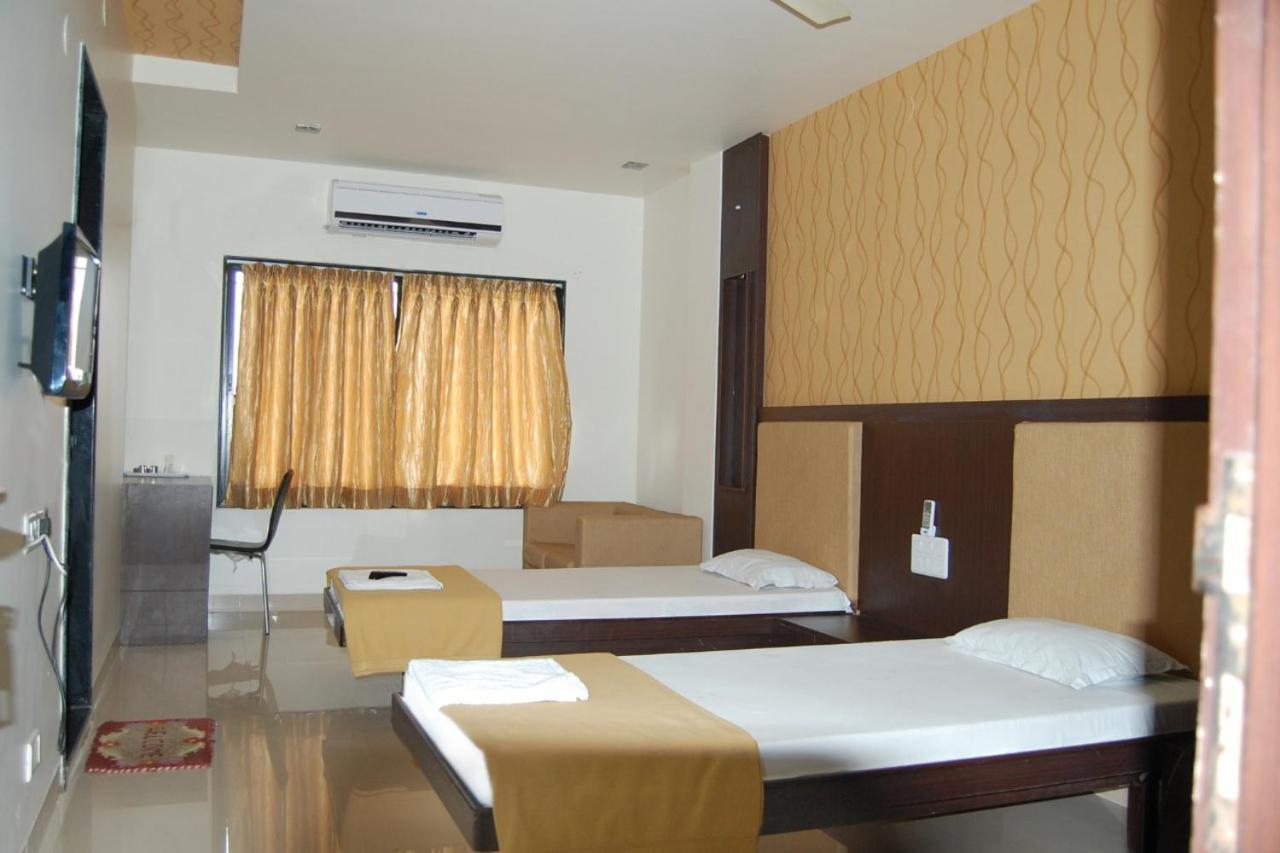 Hotel Sangram Palace Shirur 외부 사진