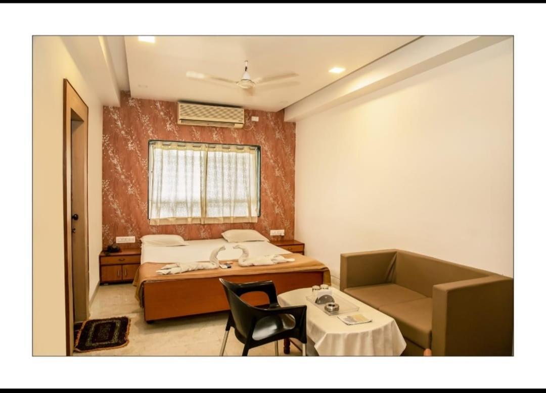 Hotel Sangram Palace Shirur 외부 사진