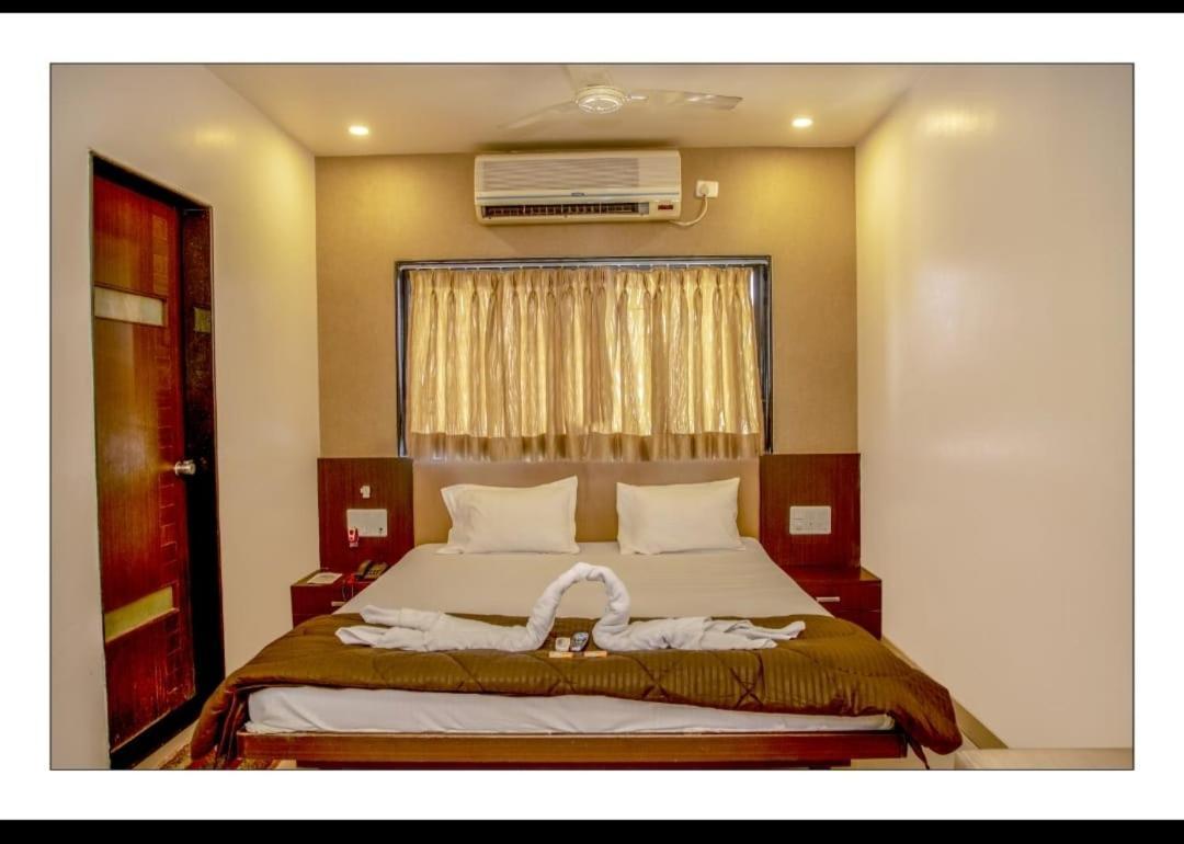 Hotel Sangram Palace Shirur 외부 사진